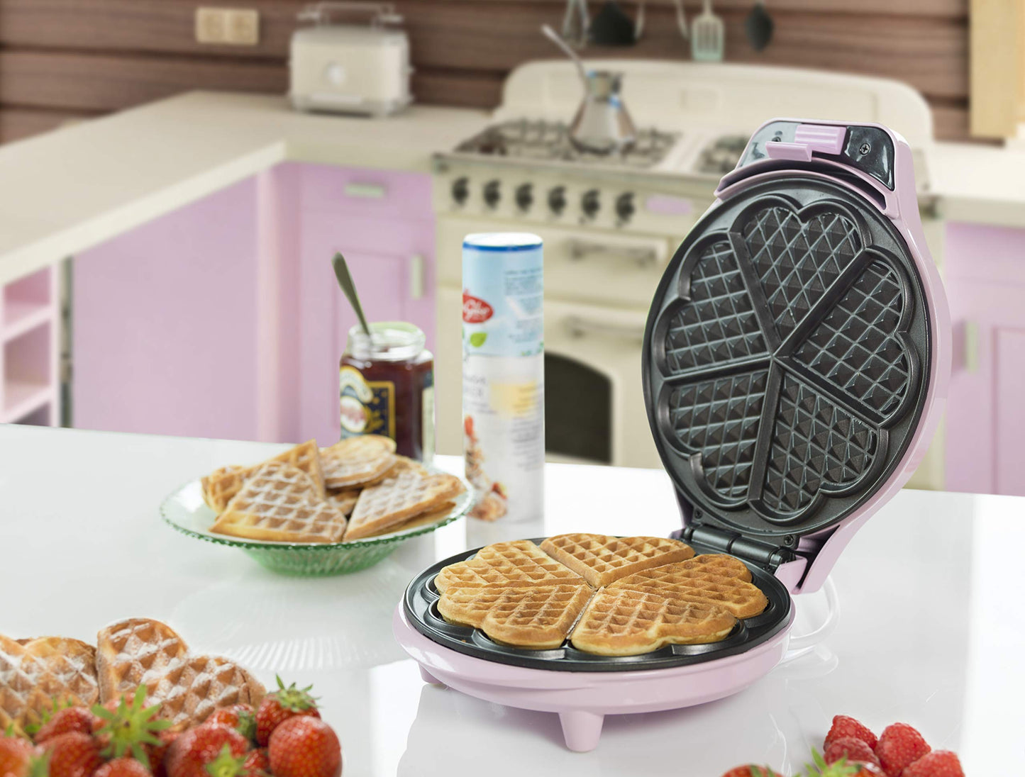 Máquina de waffle em formato de coração rosa